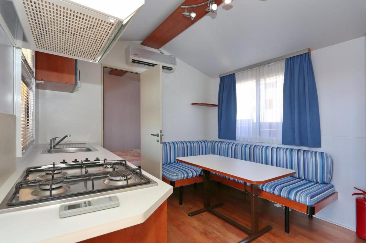 Poolside Mobile Home Turanj Exterior photo