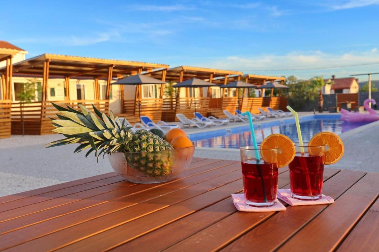 Poolside Mobile Home Turanj Exterior photo